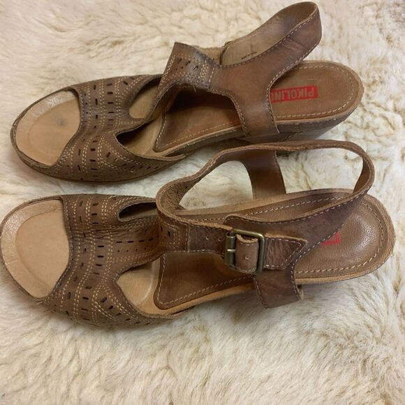 PIKOLINOS Moraira Cognac Brown Leather
Laser Cut T Strap Sandal 40 / 9 - Picture 3 of 7